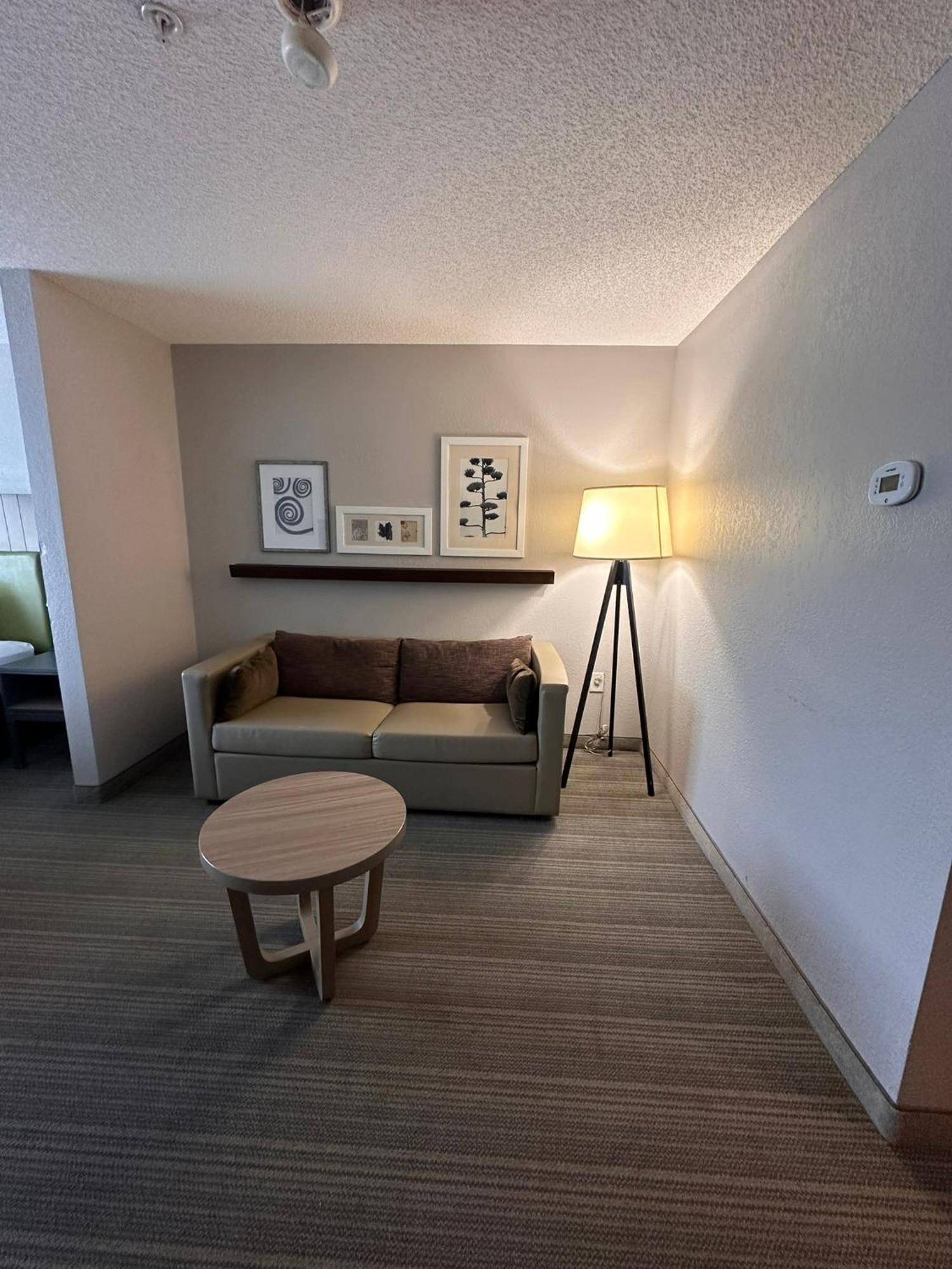 Spark By Hilton Summerville Luaran gambar
