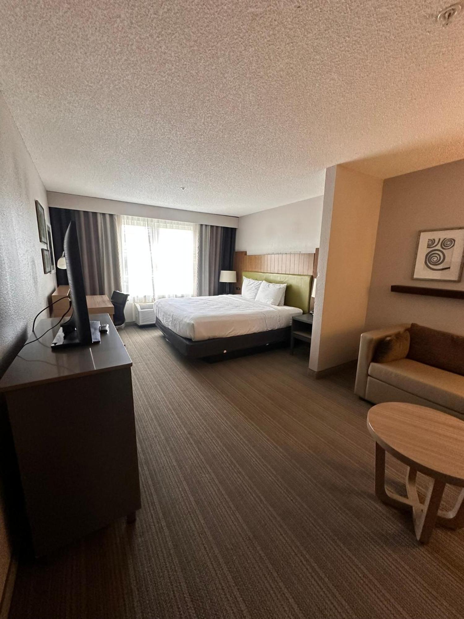 Spark By Hilton Summerville Luaran gambar