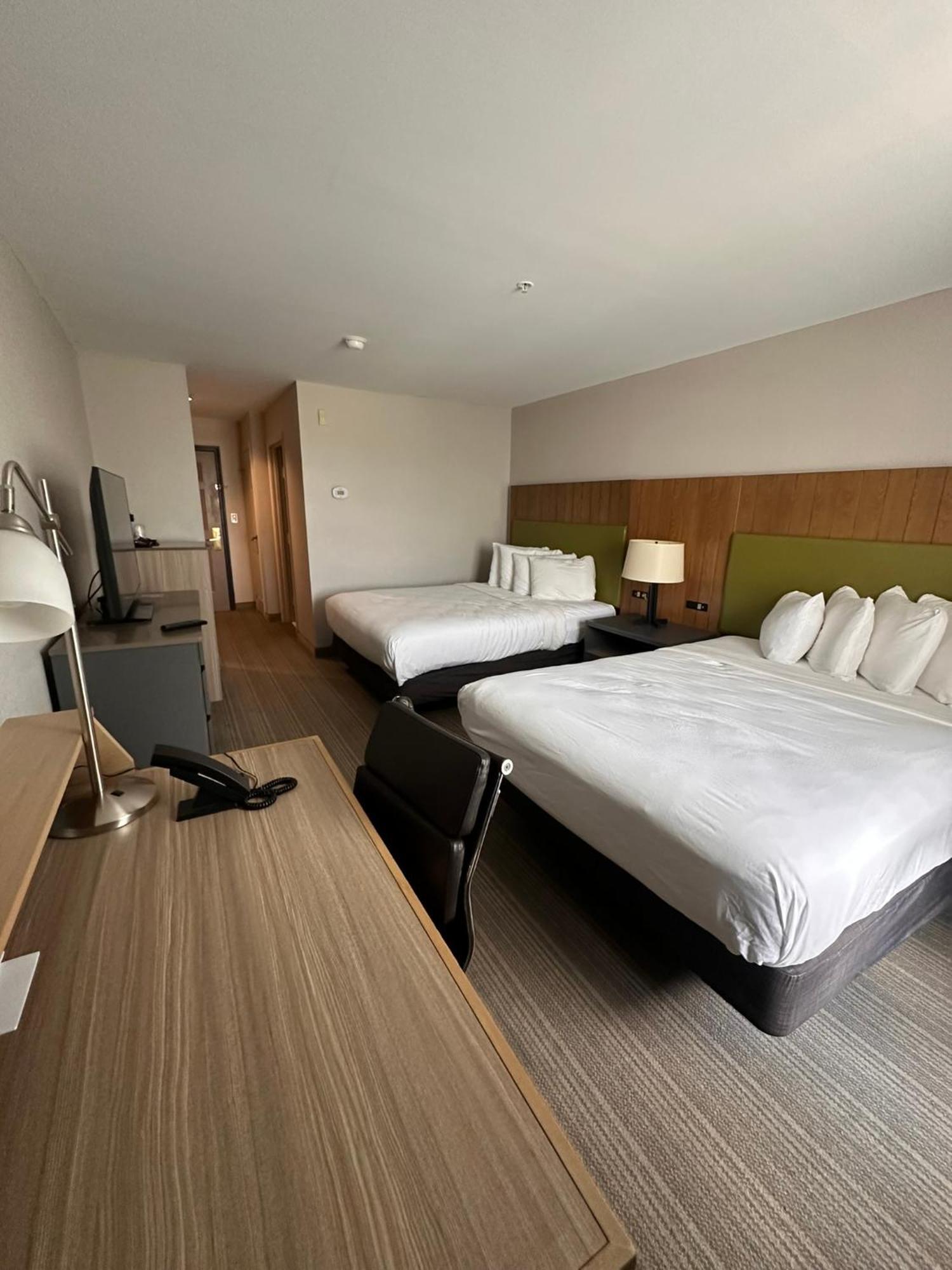 Spark By Hilton Summerville Luaran gambar