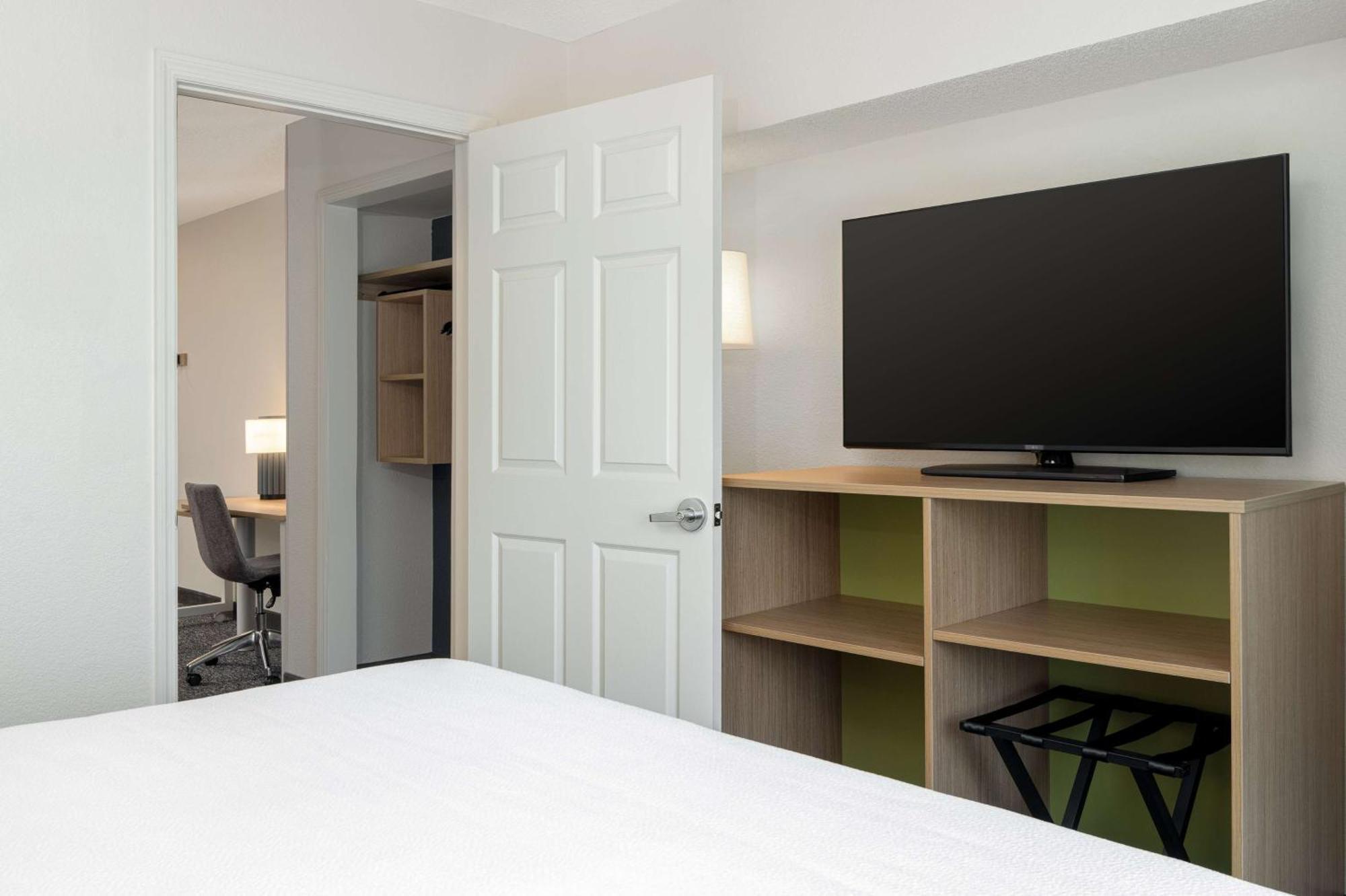 Spark By Hilton Summerville Luaran gambar