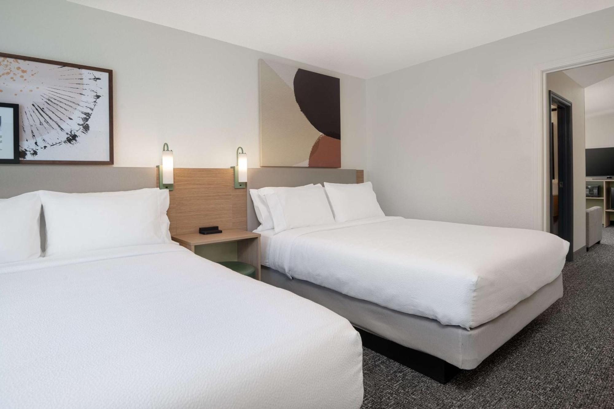 Spark By Hilton Summerville Luaran gambar